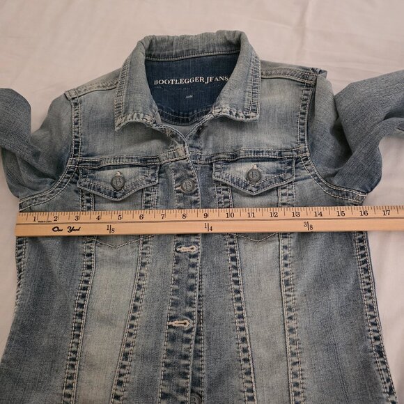 Women's Bootlegger Jeans Jacket, size Medium. - Picture 4 of 8